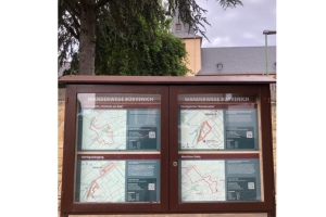 Aushangkasten an der Kirche überarbeitet und neu beschildert 14.07.2025