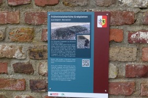 Infotafel-Fränkische Grabplatten montiert15.04.2024