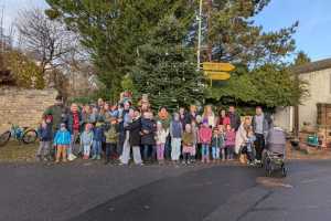 Tannenbaum holen, aufstellen und schmücken in Bürvenich 29.11.2025
